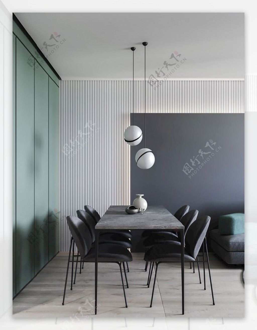 现代餐厅设计灰色和蓝绿色背景墙图片