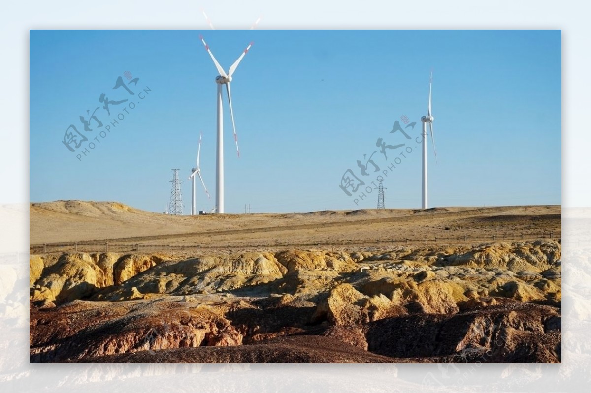 新疆五彩滩风力发电网图片