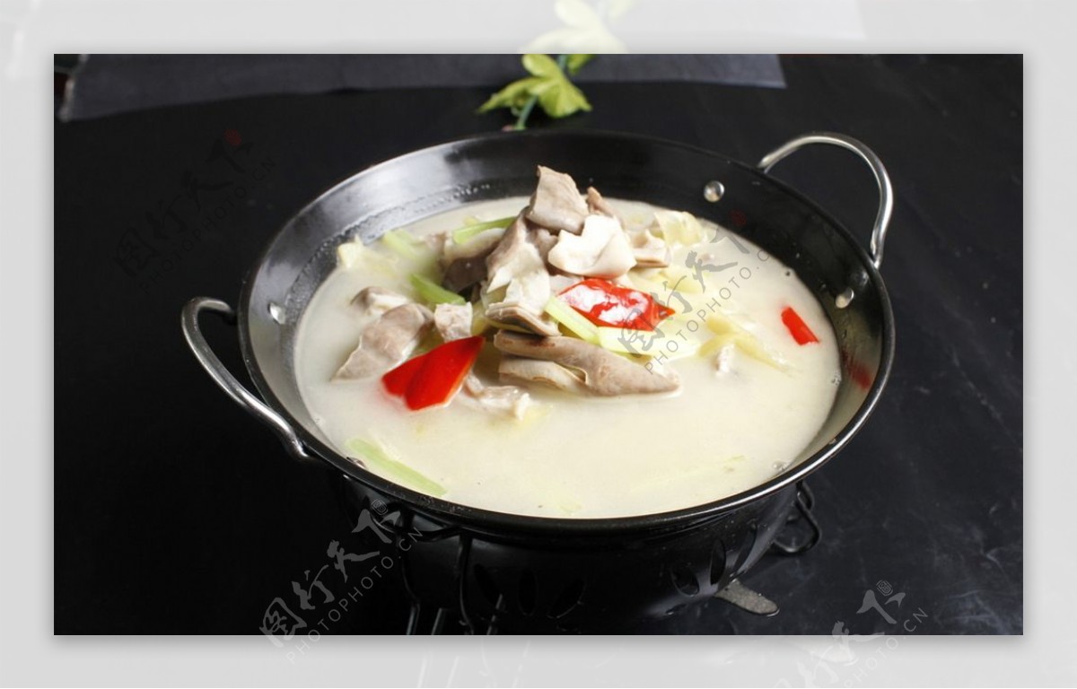 湖南农家特色的笋干焖五花肉，软糯鲜香入味，好吃的连汤汁都不剩 - 哔哩哔哩